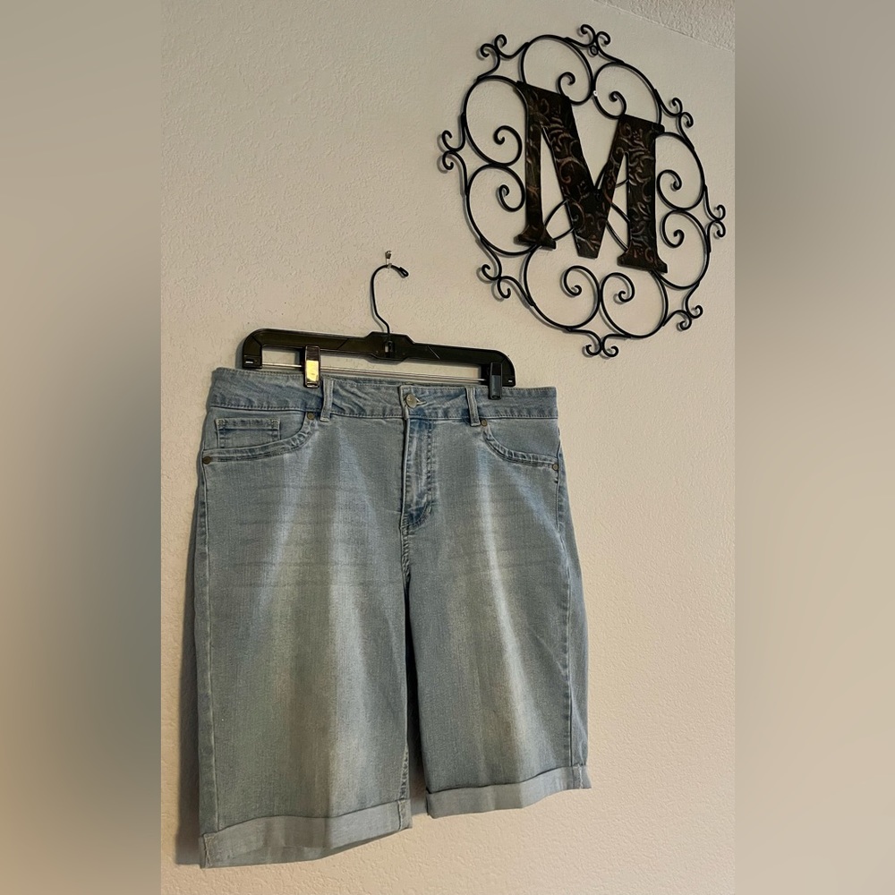 Brand new D. Jeans without tags. Size 14